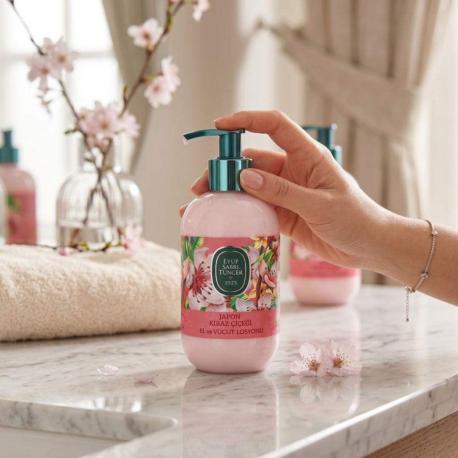 Japon Kiraz Çiçeği Doğal Zeytinyağlı El ve Vücut Losyonu 280 ml - Hediye Kutusu